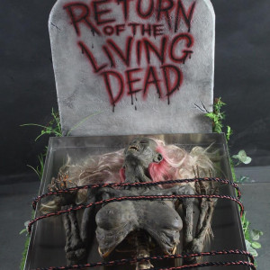 Female Animatronic Zombie Torso Display – The Return of the Living Dead (1985)