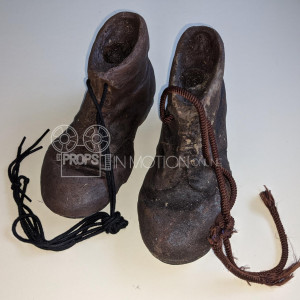 Hanging boots – Gretel and Hansel: A New Musical (2020)