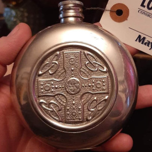 Bobby singer's whiskey flask – Supernatural (2005)