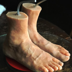 Prosthetic feet of the character Inspector Gadget – Inspector Gadget 2 (2003)