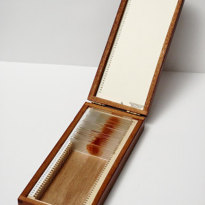Dexter's Hero Blood Slide Box (Seasons 1-4) – Dexter (2006)