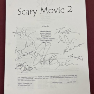 “Scary Movie 2” cast signed Script – Scary Movie 2 (2001)