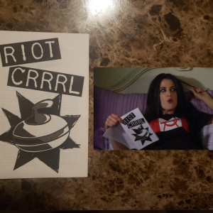 Robin Daggers Riot CRRRL Magazine – How I Met Your Mother (2005)