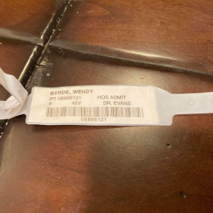 Wendy Byrde's Hospital Bracelet – Ozark (2017)