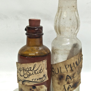 Apothecary Bottles x 2 – The Portable Door (2023)