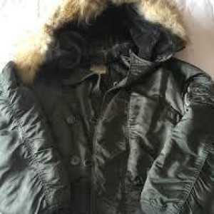 Kurt Russell Promo Green Parka -JOE HARTS THING RESURRECTION TM 2022 40 YEARS OF TERROR – The Thing (1982)
