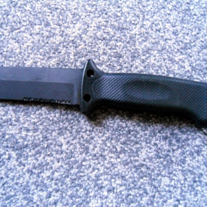 Denny's Stunt Knife – Falling Skies (2011)