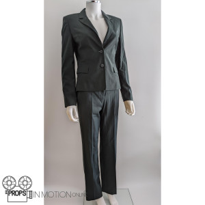 Agent Lacey (Lizzy Caplan) suit – The Interview (2014)