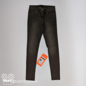 Meredith (Maya Eshet) pants – Teen Wolf (2011)
