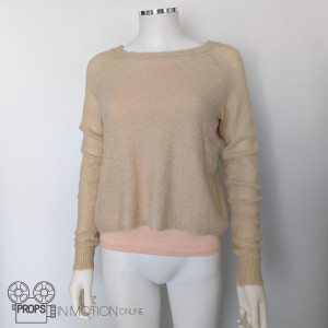 Evelyn (Ashley Greene) Sweater+ Top – Burying the Ex (2014)