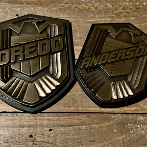 Anderson and Dredd Badges – Dredd (2012)