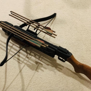 Kate Fuller’s (Juliette Lewis) Crossbow – From Dusk Till Dawn (1996)