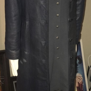 Dr. Emma Russell’s (Elisabeth Shue) Costume – The Saint (1997)