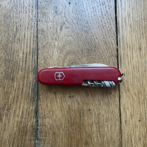 Original Crew Gift Swiss Army Knife – MacGyver (1985)