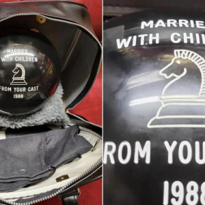 Production gift, bowling ball – Married... with Children (1987)