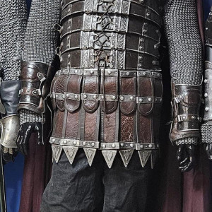 Arthur\'s hero metal armor – King Arthur (2004)