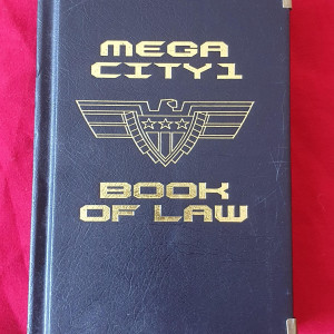 Book of Law – Judge Dredd (1995)