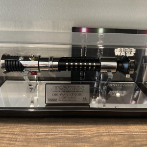 Star Wars Master Replicas Obi-Wan Kenobi Elite Edition (EE) Lightsaber EP1:TPM 911/1,250 SW-143 – Star Wars: Episode I - The Phantom Menace (1999)