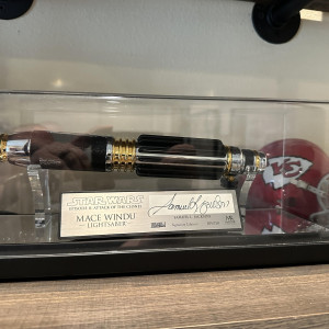 Star Wars Master Replicas Mace Windu Lightsaber Signature Edition (SE) 504/750 EP2:AOTC SW-112S Samu – Star Wars: Episode II - Attack of the Clones (2002)