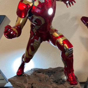 Marvel Sideshow Iron Man Maquette 848/1,500 Avengers: Age of Ultron Mark XLIII – Avengers: Age of Ultron (2015)