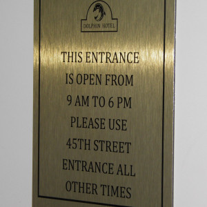 Dolphin Hotel entrance sign plaque – 1408 (2007)