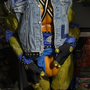 Original Leo stage suit from the tour – Teenage Mutant Ninja Turtles: Coming Out of Their Shells Tour (1990)