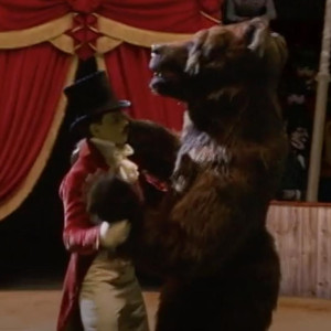 Porthos the dancing Bear – Finding Neverland (2004)