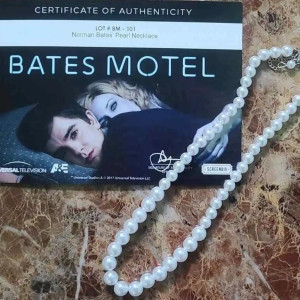 Normans Pearl necklace – Bates Motel (2013)