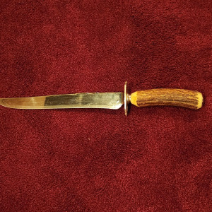 Normans Knife against Dylan. – Bates Motel (2013)