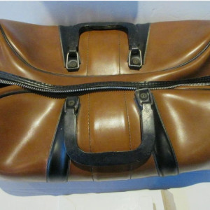 Chicks brown duffle bag – Bates Motel (2013)