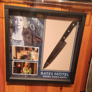 Normas Kitchen knife against Keith Summers – Bates Motel (2013)