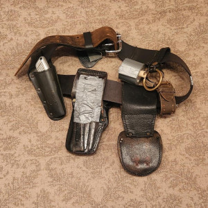 Keith Summers utility belt against Norma – Bates Motel (2013)