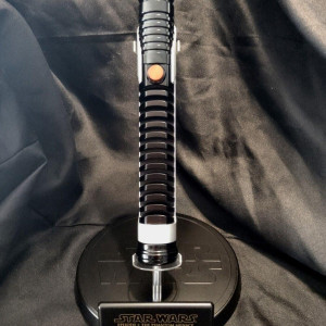 Star Wars Master Replicas Qui-Gon Jinn Lightsaber Collectors Edition – Star Wars: Episode I - The Phantom Menace (1999)