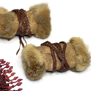 Gabrielle´s amazon fur gauntlets – Xena: Warrior Princess (1995)