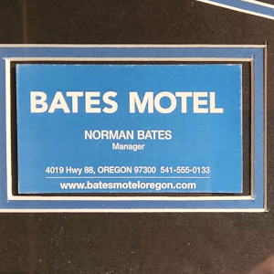 Normans Manager Business Card – Bates Motel (2013)