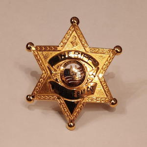Sheriff Romeros Officer Badge – Bates Motel (2013)