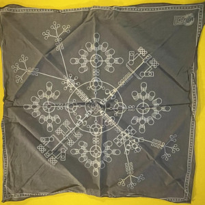 Effie Trinket District 13 bandana – The Hunger Games: Mockingjay - Part 1 (2014)