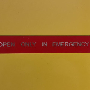 Emergency sign – Resident Evil: The Final Chapter (2016)
