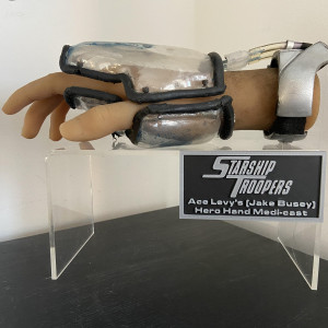Starship Troopers Ace Levys Hero Medi-cast (Jake Busey) – Starship Troopers (1997)