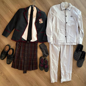 Young Vanya\'s Uniform & Pajamas – The Umbrella Academy (2019)