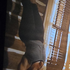 Season 2 episode 6 of Sleepy Hollow yoga outfit worn by Nicole Beharie – Sleepy Hollow (2013)