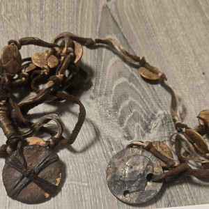Screen ueed necklace prop used by Barry Pepper as Jonnie Goodboy Tyler – Battlefield Earth (2000)