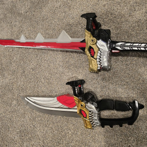Hero CHROMAFURY SABER AND DINO DAGGER – Power Rangers Dino Fury (2021)