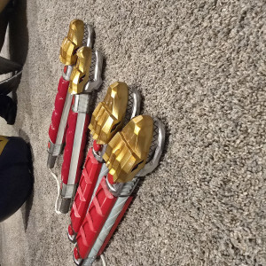 Hero and stunt Dino Chucks – Power Rangers Dino Fury (2021)