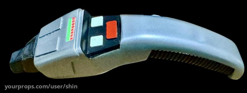 Boomerang Phaser – Star Trek: First Contact (1996) – image 1