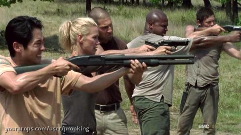 Glenns Season 2 Shirt – The Walking Dead (2010) – image 2