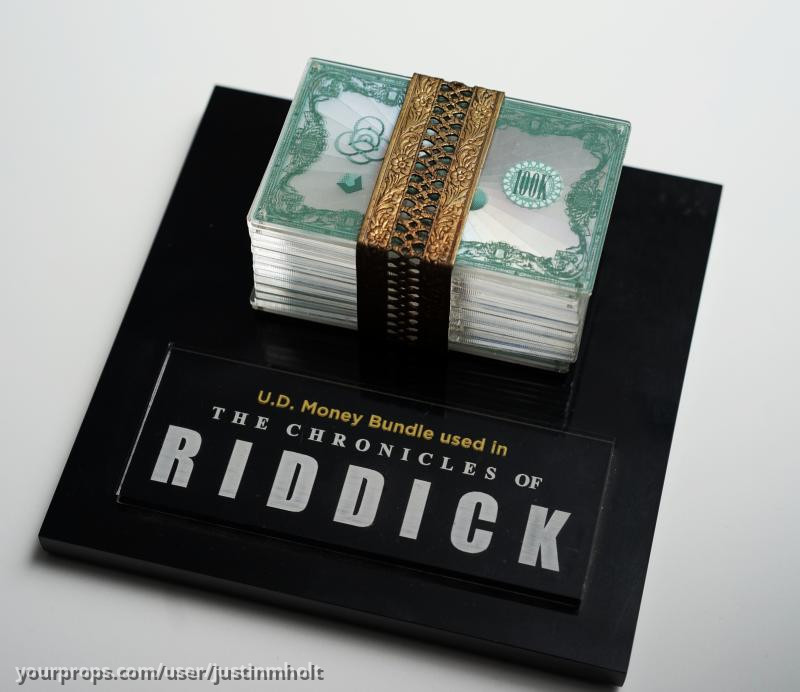 UD money stack – The Chronicles of Riddick (2004) – image 1