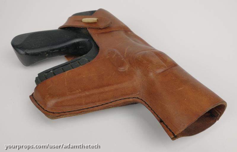Stunt Fremen Pistol & Holster – The Secrets of Frank Herbert's Dune (2000) – image 6