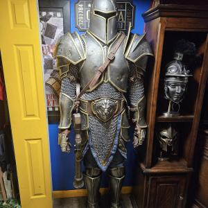 Alliance soldier armor and stunt weapons – Warcraft (2016)
