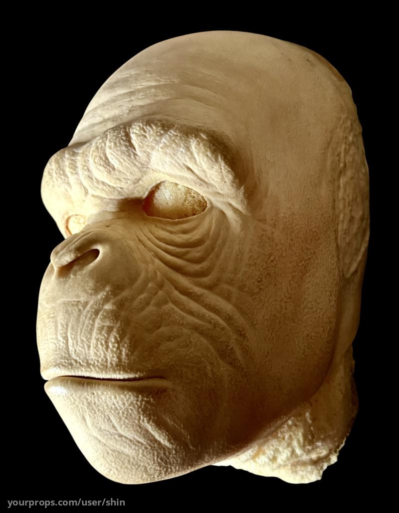 Rick Baker ape mask – Planet of the Apes (2001) – image 3
